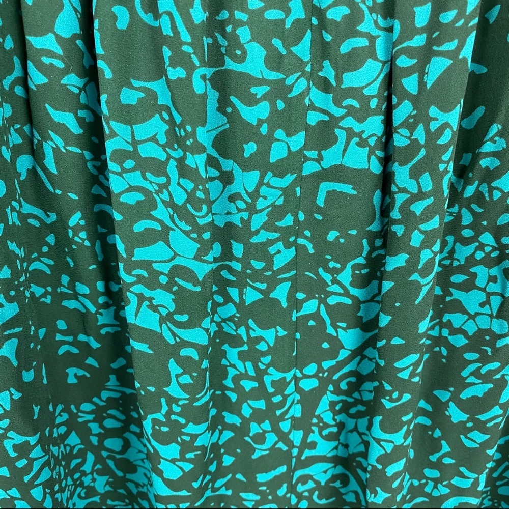 BLOOMINGDALES Tegan Green Floral Blouse - Picture 2 of 5